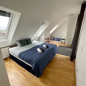 Habitación en casa particular Eca Rooftop Live - Private & Serviced, Viena