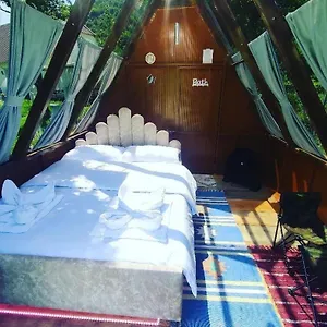Under Stars House Campingplatz Vermosh